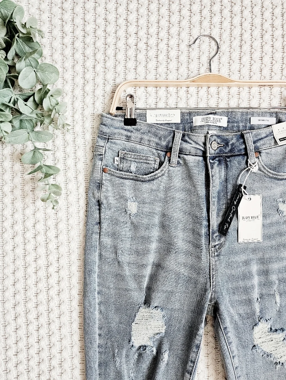 Judy Blue High Rise Tummy Control Light Wash Skinny Jeans Distressed 13/31 NEW - Picture 4 of 11